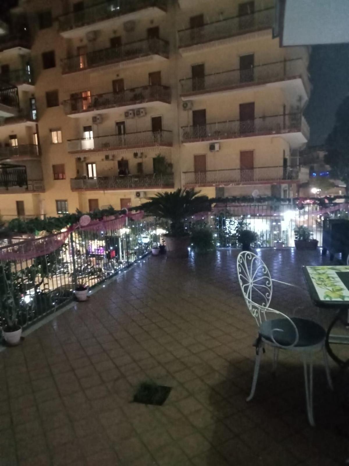 La Terrazza Di Monica & Teresa Bed & Breakfast Портичи Екстериор снимка